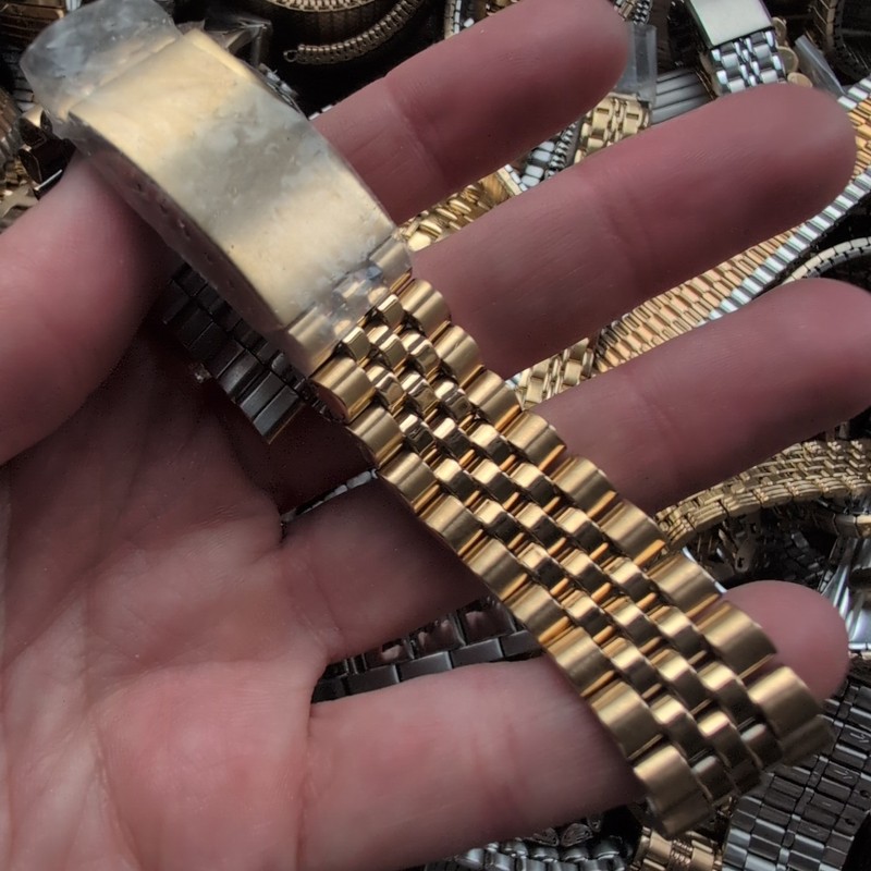 2.5kg Of Mens and Ladies Watch Bracelets, Mainly New Stock (DR13) gallery