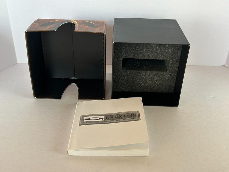 Empty OAKLEY Black D1 Watch (BOX ONLY) 2000 w/Instruction Manual gallery