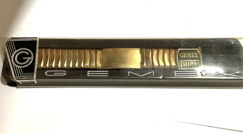 Vintage Gemex Goldtone Wristwatch Bracelet w/ Hidden Center Photo Album Near MIB