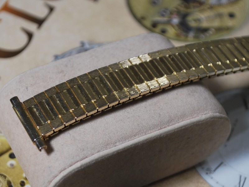 NOS 17mm to 22mm Gold Tone S.S. Men’s Expansion Watch Band — CCG10262022