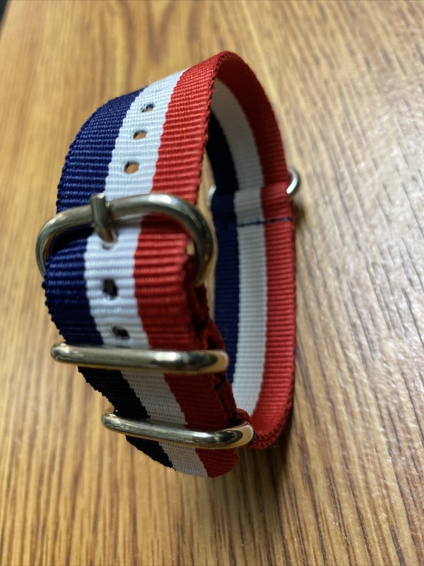 20mm One-piece Nylon Watch Strap Stripes Design As Shown In Photos.