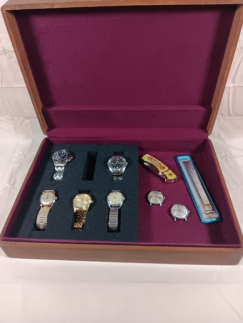 Vintage 6 Slot Watch Storage Box With Helbros Watch Face gallery