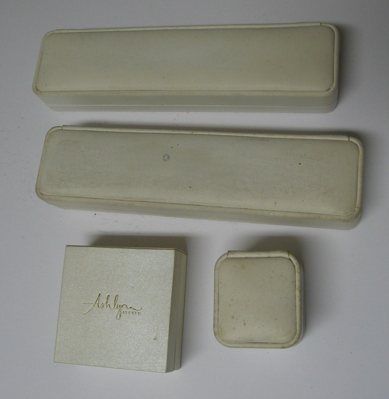 3 Hannoush Padded Jewelry Watch Ring Boxes 8″/2″ Ashlynn Avenue Velvet-line Box