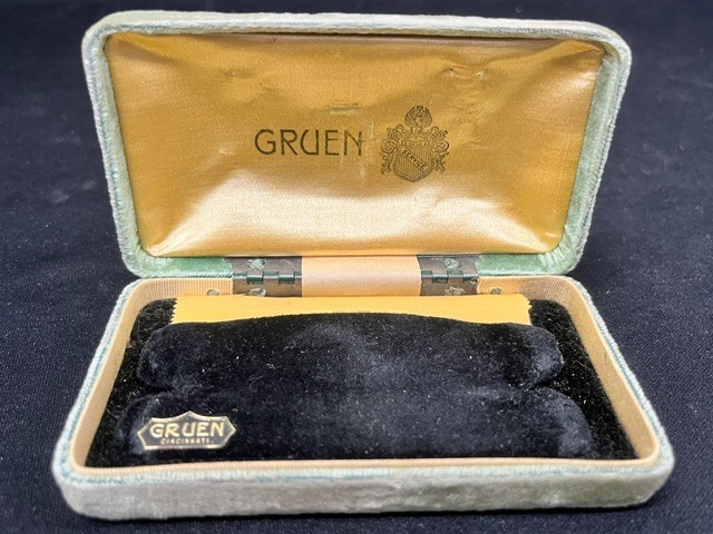 Vintage GRUEN Watch Presentation Hard Velvet Case – CASE ONLY