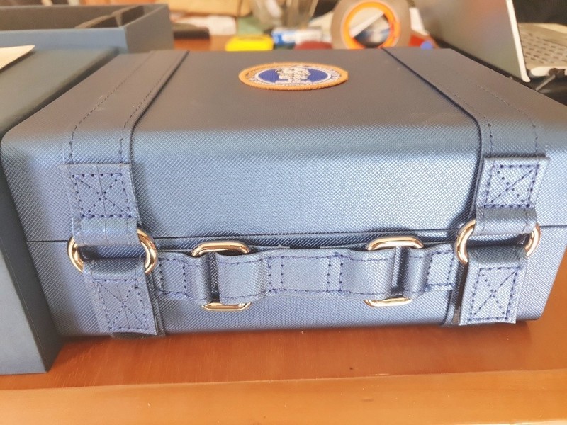Omega Speedmaster Snoopy box, complete like new. gallery