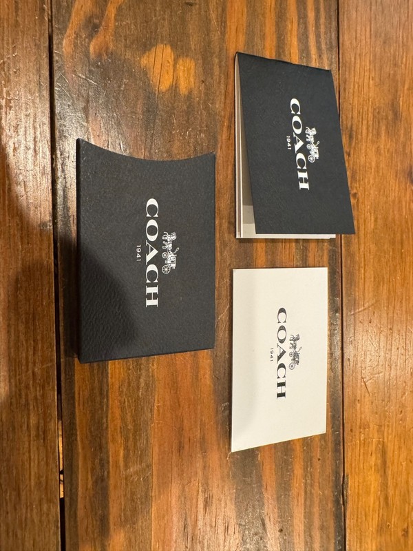 authentic Coach leather booklet + certificate of authenticity + sleeve fashion