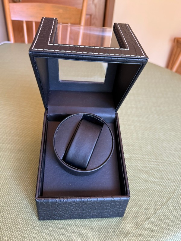 Automatic watch winder-black-with power cord/instructions-excellent condition gallery