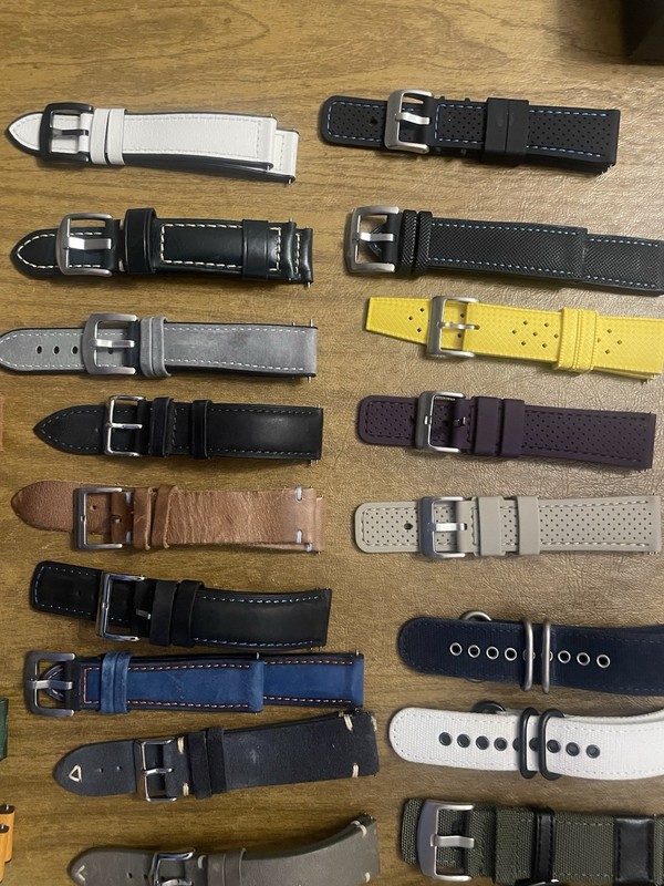 Lot of 40 Used Watch Bands Straps Leather Nylon Rubber Multicolor 18/20/22mm gallery