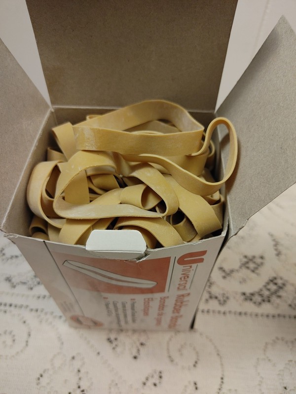2 Universal 00184 Rubber Bands, Size 84, 3-1/2 x 1/2, 155 Bands/1lb Pack gallery