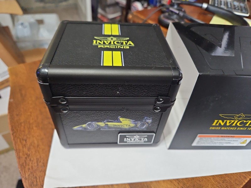 IPM645-BLK – Invicta Racing 1-2 Slot Aluminum Watch Box, Black $49 Retail NIB