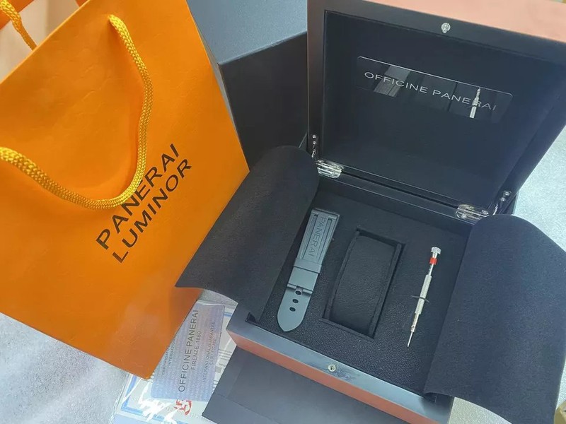Exquisite Watch Storage: Premium Box Designed for Officine Panerai Collections