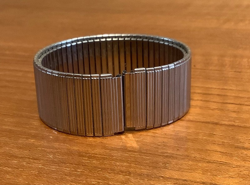 Speidel USA Stainless Steel Men’s Thin Link Expansion Watch Band 17.25mm End gallery