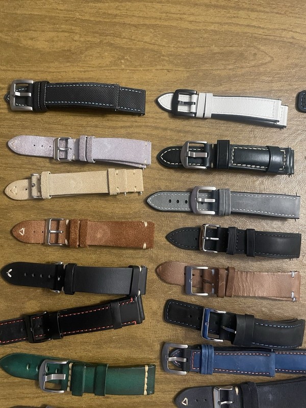 Lot of 40 Used Watch Bands Straps Leather Nylon Rubber Multicolor 18/20/22mm gallery
