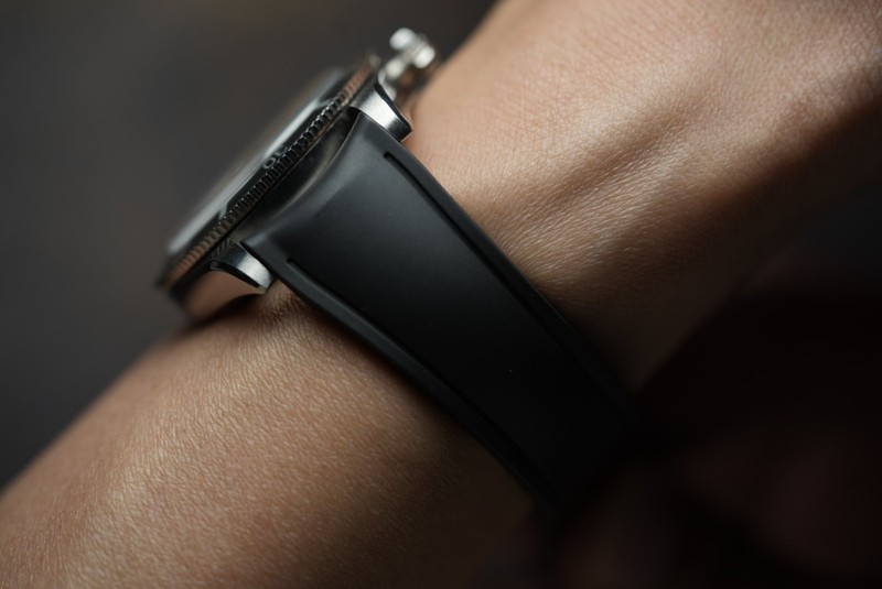 Black BLUE curved rubber band watch strap with quick release 20 22mm