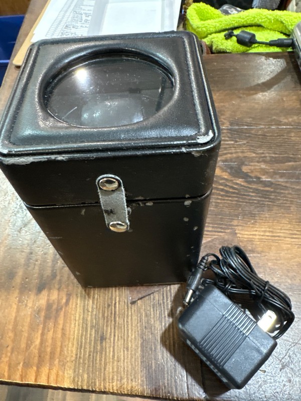 AC/DC Watch Winder Used battery or 110v