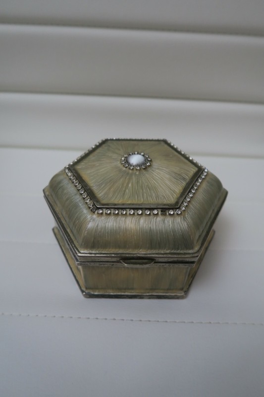 vintage hexagonal jewellery box shell pattern with diamantes 13cm wide x 6cm