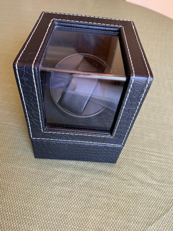 Automatic watch winder-black-with power cord/instructions-excellent condition