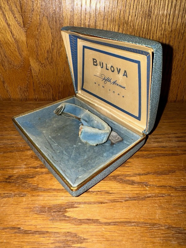 Vtg Jewelry Empty BULOVA FIFTH AVENUE NEW YORK Presentation Watch Box - AS IS gallery