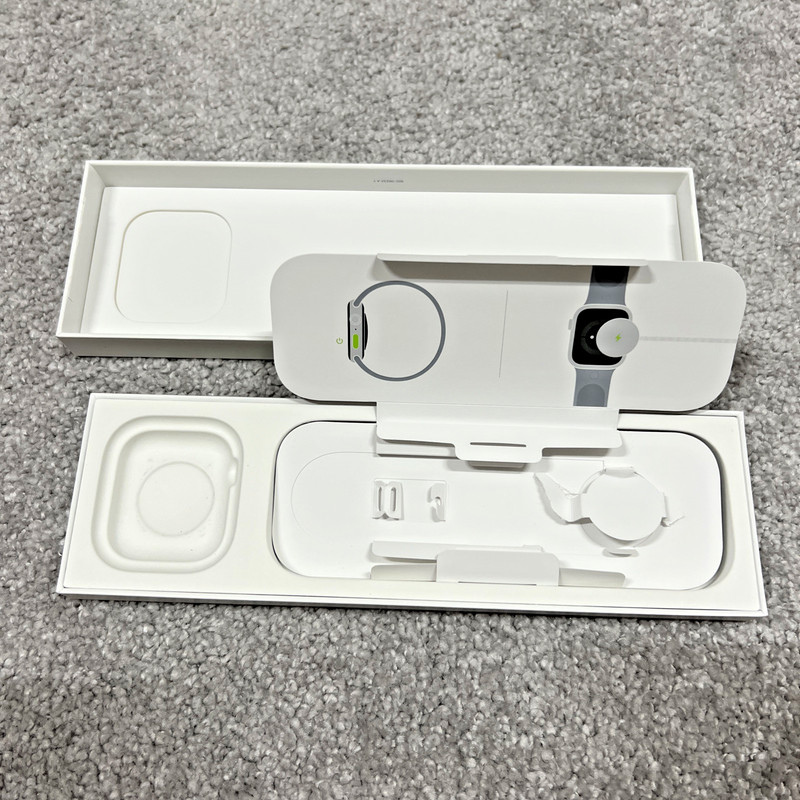 Apple Watch 9 EMPTY GIFT/STORAGE BOX Midnight 45MM & Nike Band S/M Midnight Sky gallery
