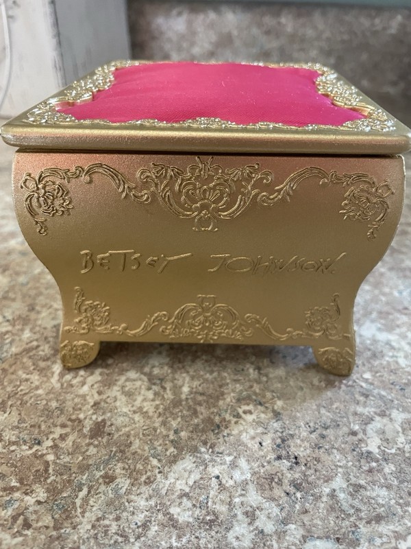 BETSEY JOHNSON GOLD / PINK SATIN ROSE / CHEETAH LINED FOOTED JEWELRY BOX gallery